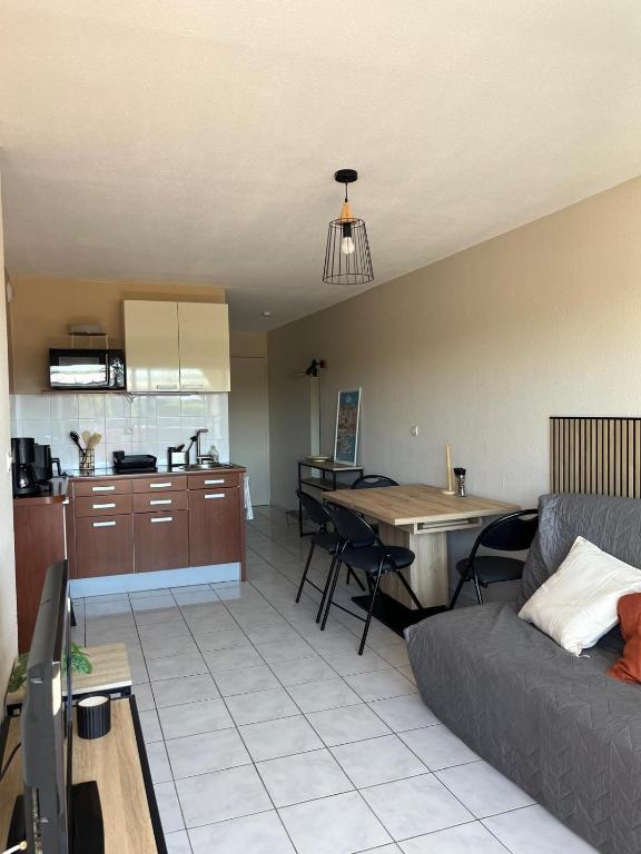 Agréable appartement T2 à 400 mètres de la plage - 1