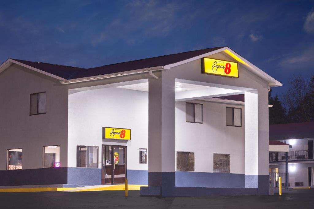 Super 8 By Wyndham Locust Grove Photo 0