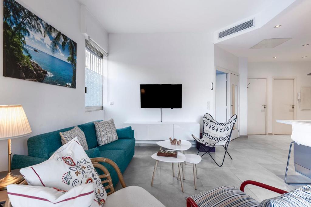 Spacious 80m Cannes Apt with Huge Terrace - 2