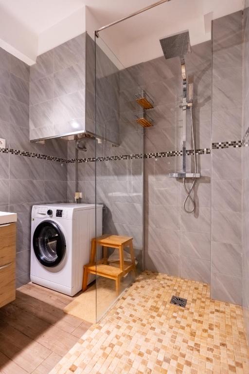 Beautiful 1-room apartment, south-facing, beach and train station 15 minutes away on foot - 4
