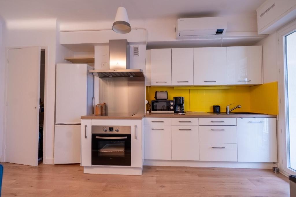 Beautiful 1-room apartment, south-facing, beach and train station 15 minutes away on foot - 3