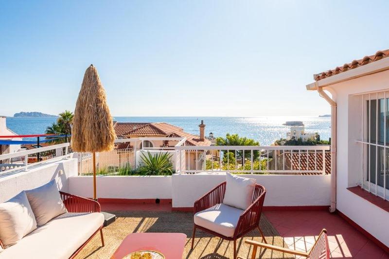 Villa with Sea View, Terraces & Private Garage - 1