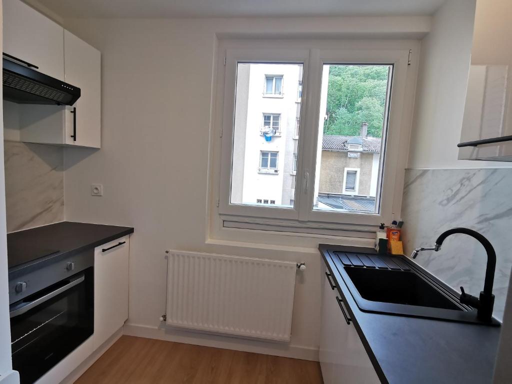T4 fonctionnel - 3 chambres - Idéal pros et groupes - Au pied de la Bastille - 2
