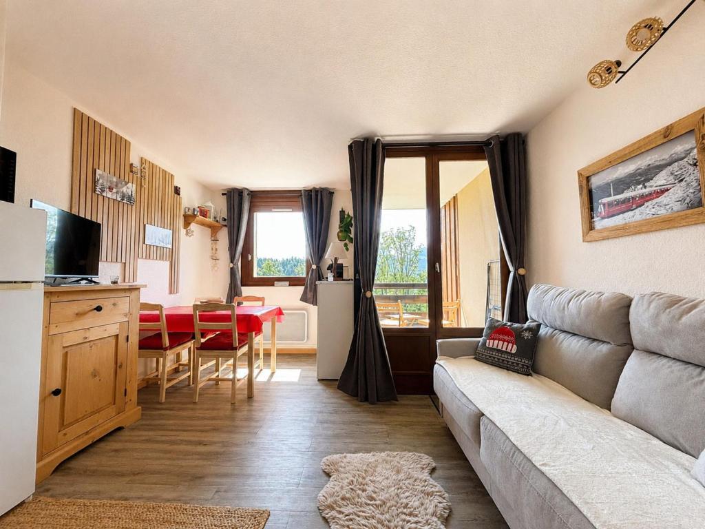 Studio moderne et lumineux avec vue sur le Mont Charvin. Parking privatif - FR-1-505-222 - 1