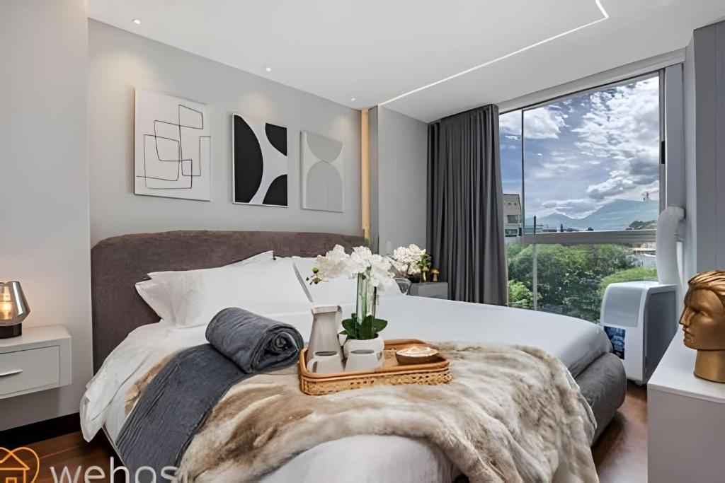Chic 1BR • Luxury, Pool, Gym • Steps from Provenza - 3