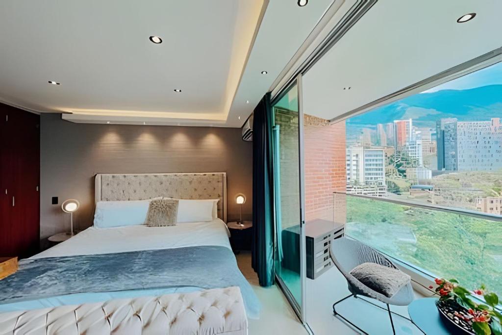 Elegant 1BR • Skyline View • Pool • Gym • Provenza - 5