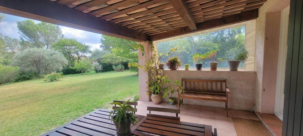 Appartement au calme à 5min du centre d'Aix-en-Provence avec terrasse vue sur jardin & parking privé - 1