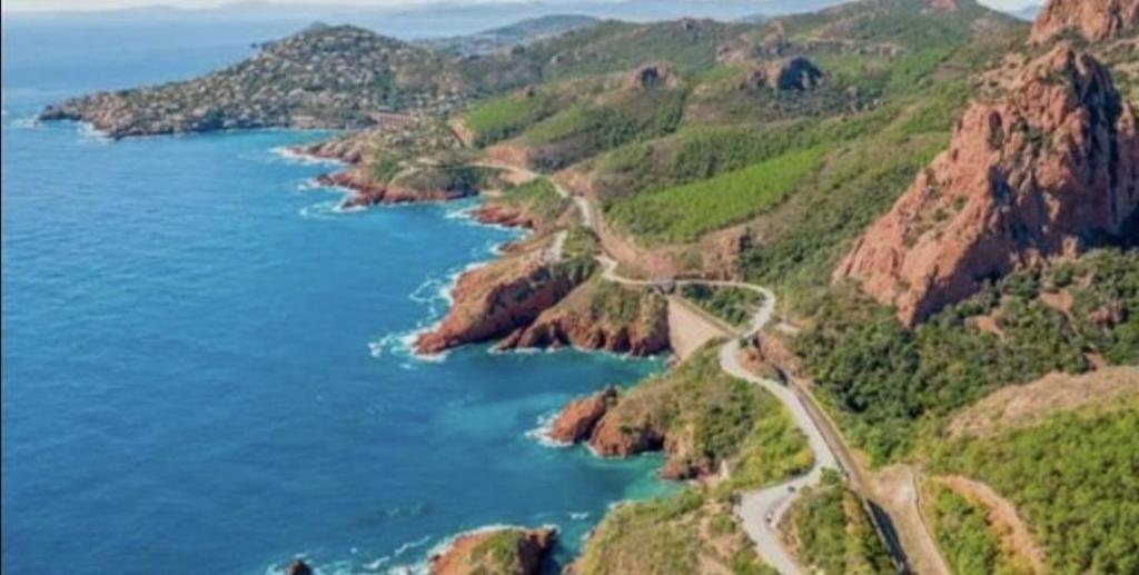 Beau 65 M2 en Front de Mer à St Raphaël - Piscine - 5