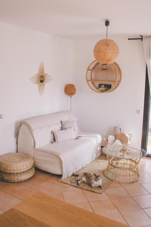 3-Bedroom Holiday Home with Garden & Pool - 2