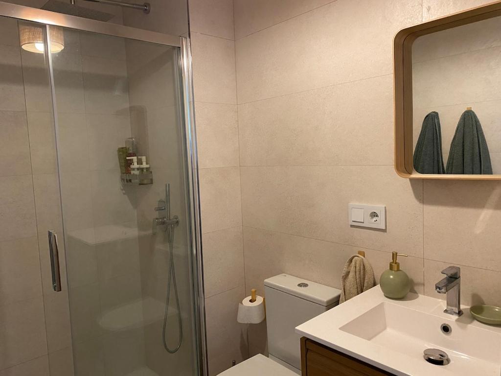 New Designer Apartment with Pool - 4