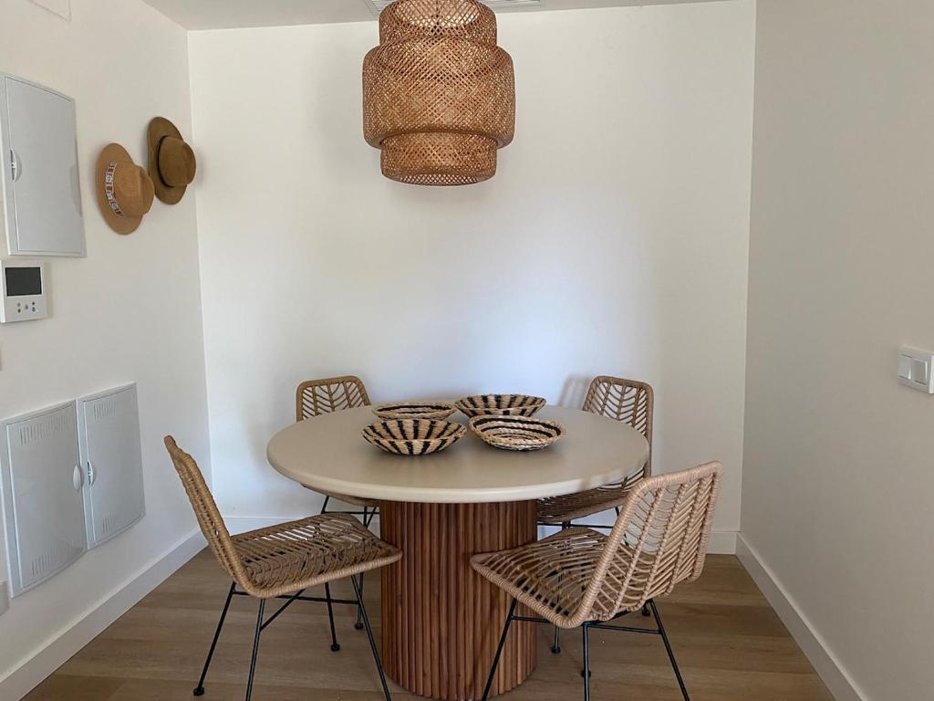 New Designer Apartment with Pool - 5
