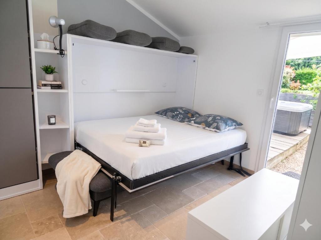 Studio avec chambre, piscine et terrasse au calme en pleine nature 8 personnes, Six-Fours-les-Plages Holy Riviera - 3