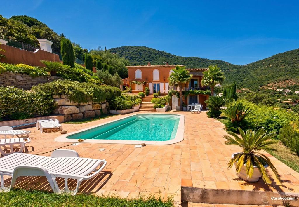 CASA-Jeanne piscine et vue mer pour 4 - 5