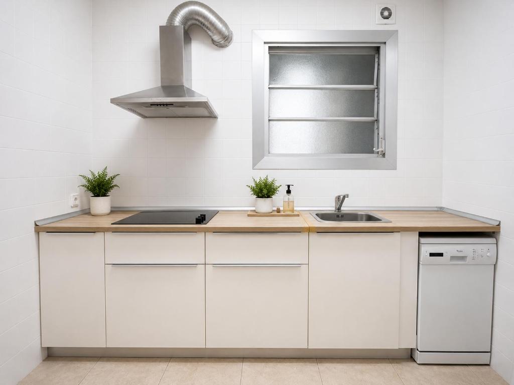 Stay Unique Apartment for 5 in Eixample Sagrada Família - 4
