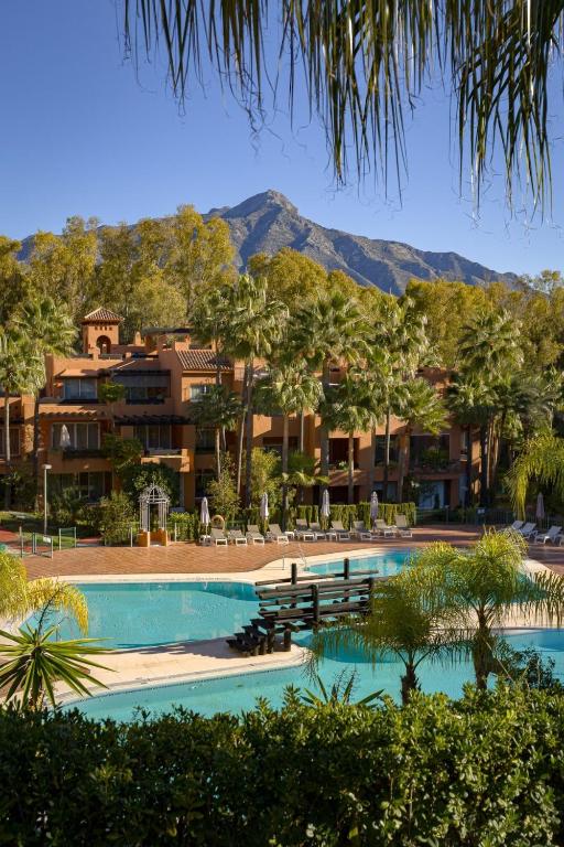 Luxury 4BR Apartment with Resort Pools - 3