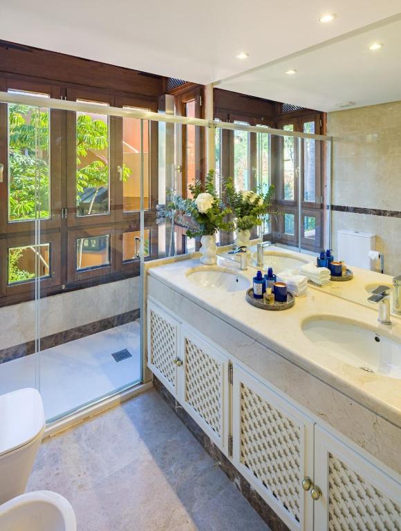 Luxury 4BR Apartment with Resort Pools - 4