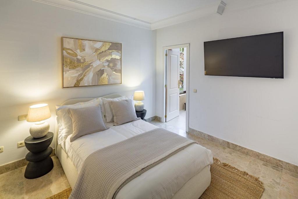 Luxury 4BR Apartment with Resort Pools - 5