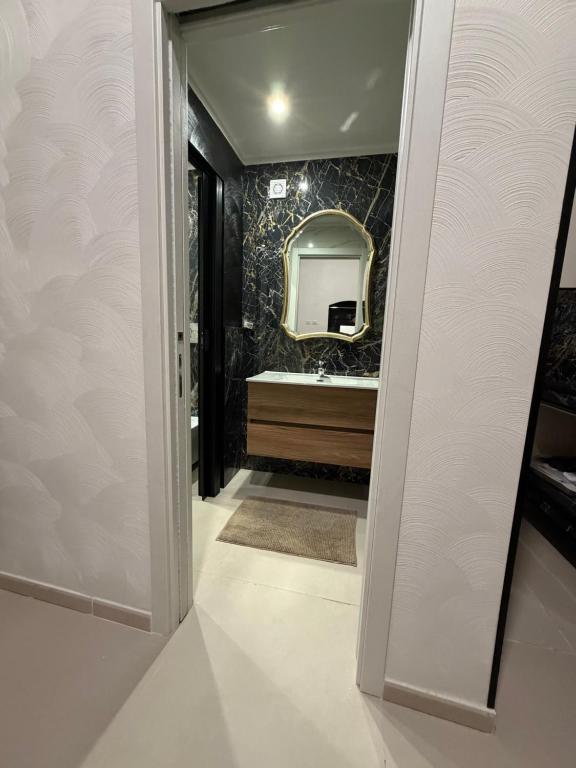Black Room Suite - 3