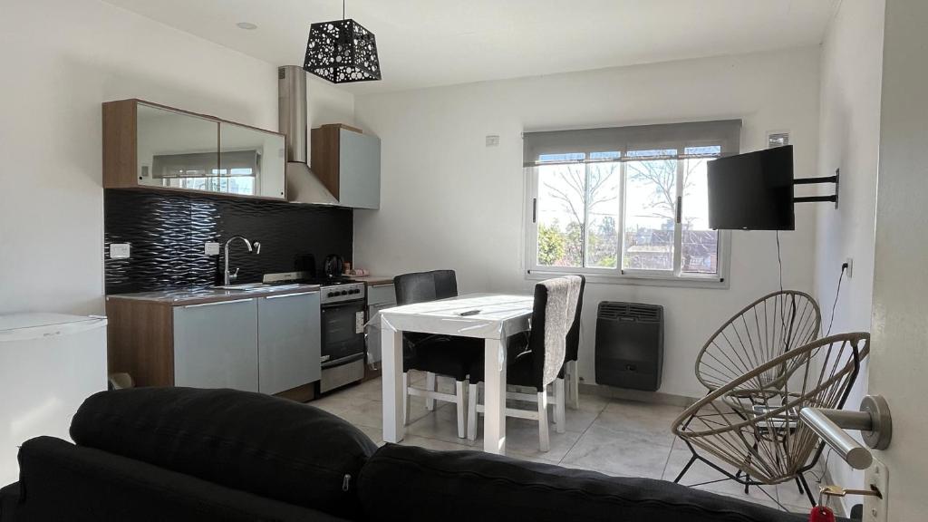 Travel Suites Ezeiza- 5 pax- Centro Eze- Shoppings a 8 min - 1