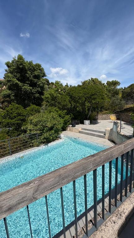 Maison 120m2, 3CH, piscine, terrain arboré, vue mer - 1