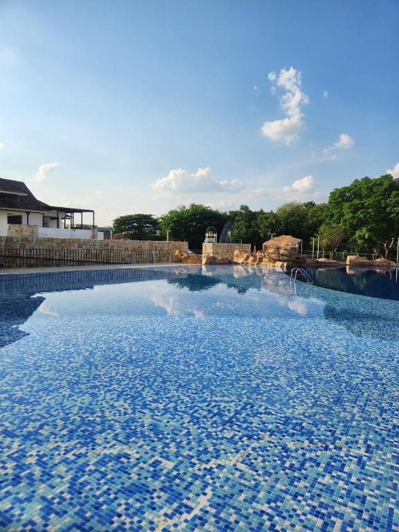 Full amenities, AC, Wi-Fi - 3