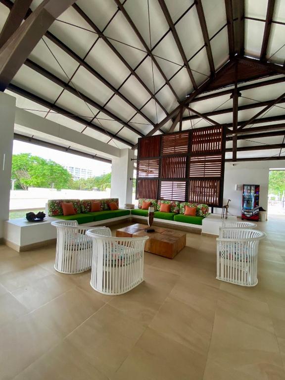 Full amenities, AC, Wi-Fi - 4
