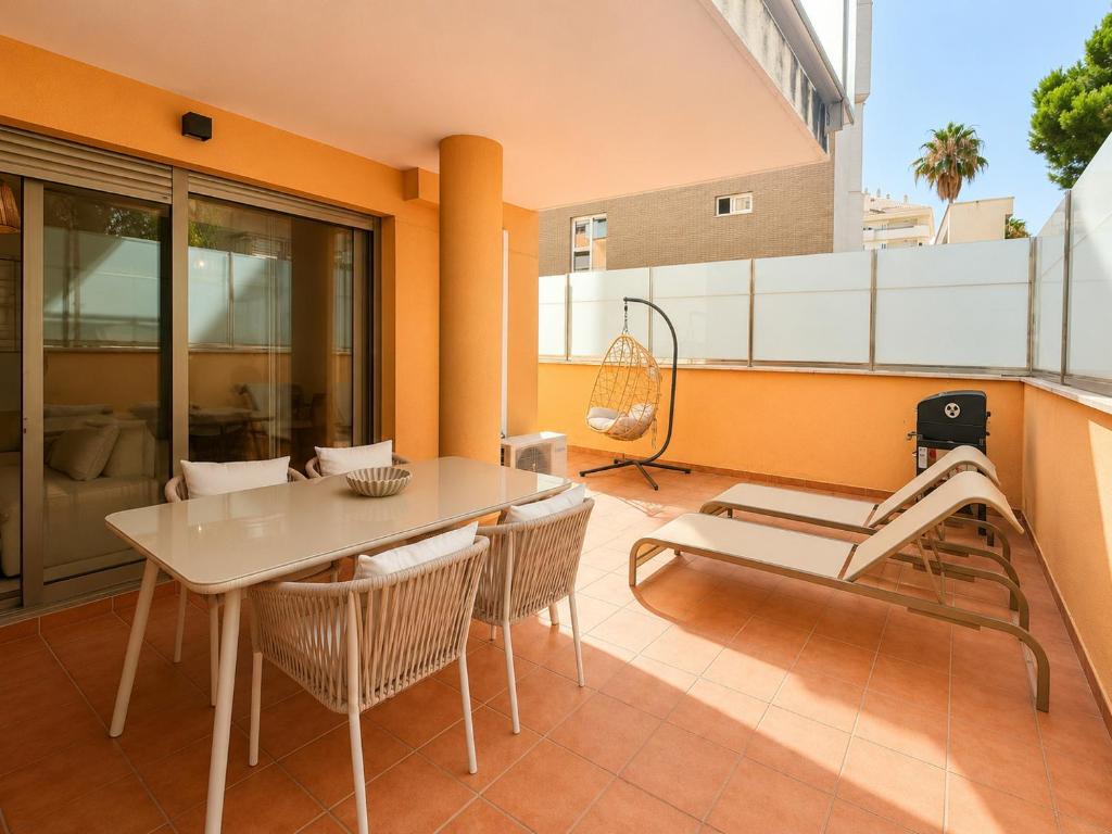 Apartamento con terraza y piscina en Puerto Marina - MISTRAL - 3