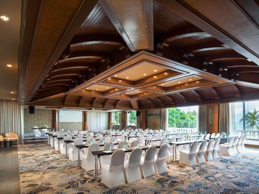 Highly rated by business travelers