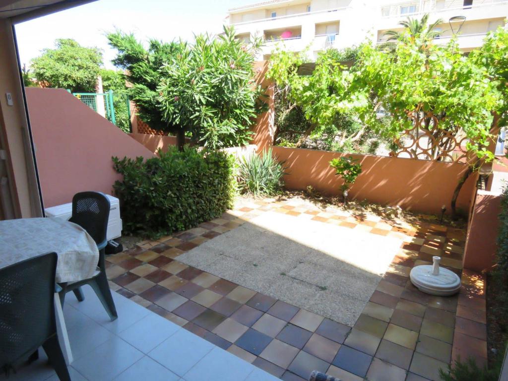 T2 cabine climatisé avec jardin, parking inclus - FR-1-472-222 - 2