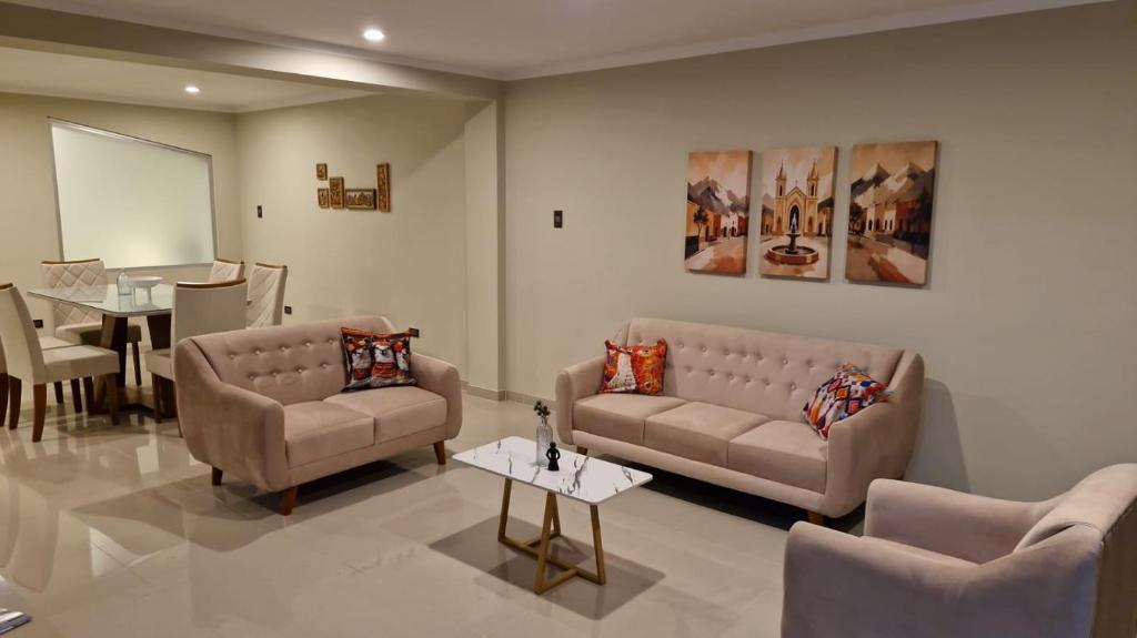 Beautiful and modern apartment steps from the Plaza - 1