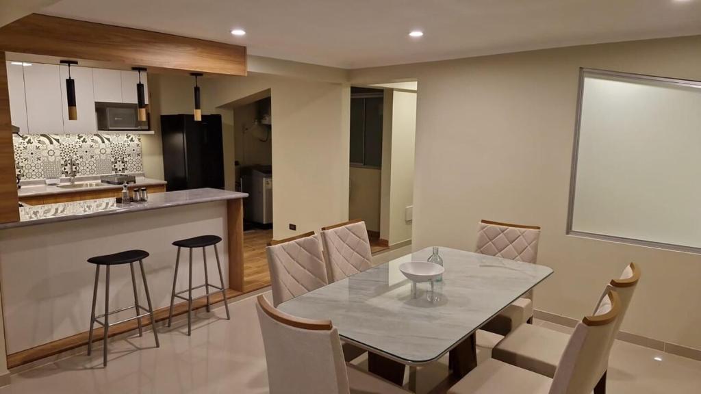 Beautiful and modern apartment steps from the Plaza - 2
