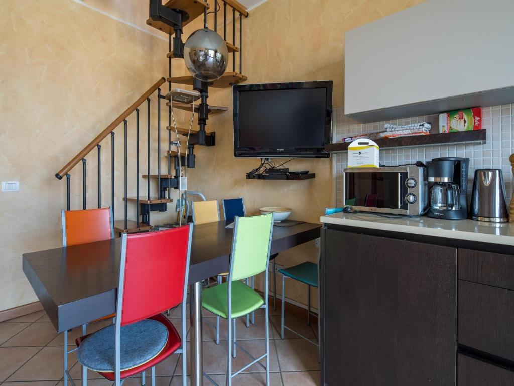 Snug Holiday Home in Lazise with Heating, near Lake Garda - 4