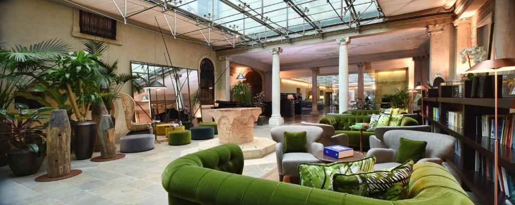 Venice Hotel Monaco & Grand Canal facility