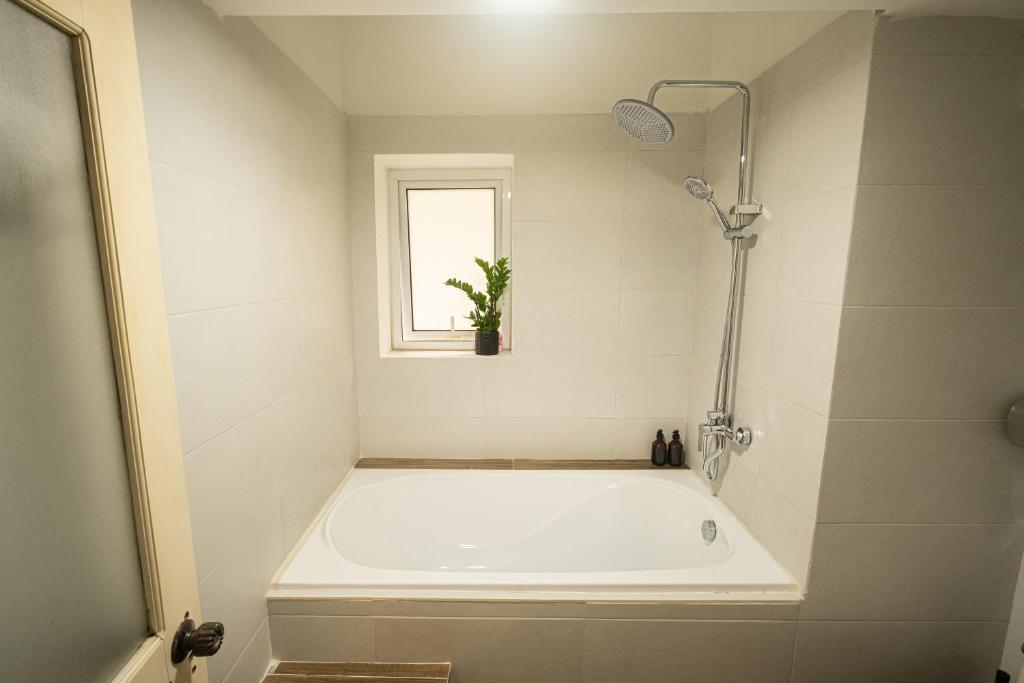 Spacious Hoan Kiem Apartment