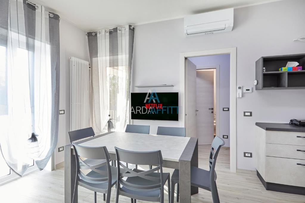 Domus Garda - Pool and terrace in the heart of Sirmione - 3