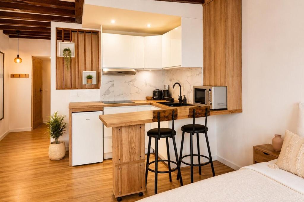 Cozy Parisian Nest - 3