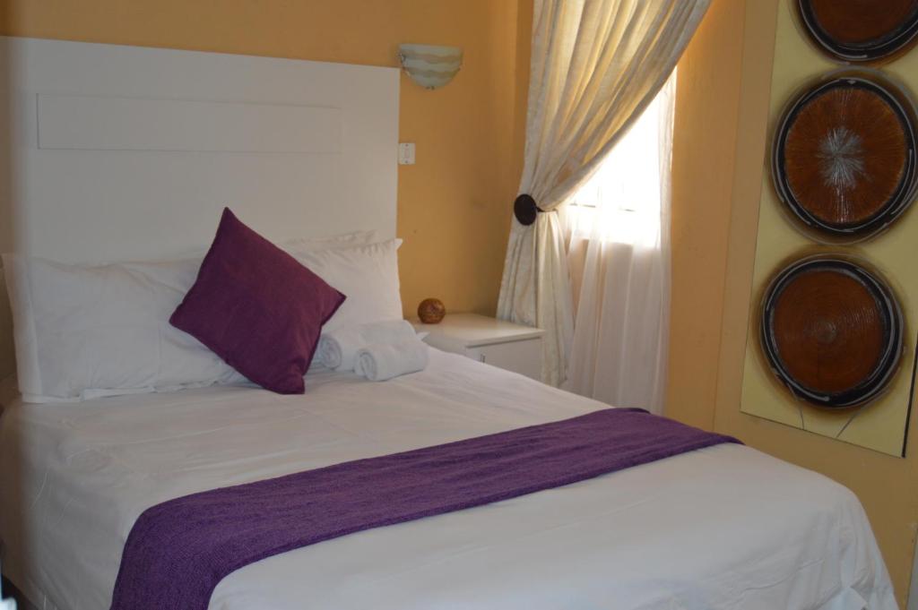 Deals on Cosmo lodge in Johannesburg Promotional Room Prices