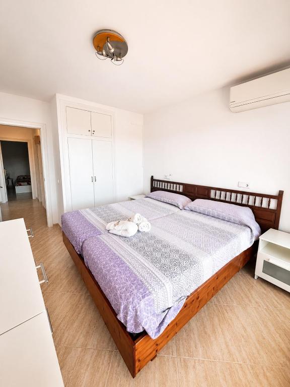Spacious Beachfront Apartment with Ocean Views - 3