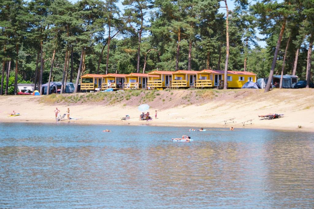 Oostappen Vakantiepark Blauwe Meer NV — Hotel in Lommel