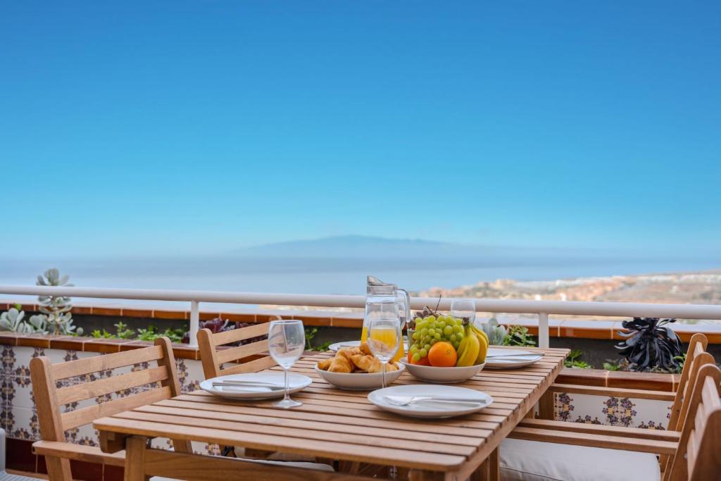 Luxurious 2-Bedroom Apartment with Ocean View in Costa Adeje - 1