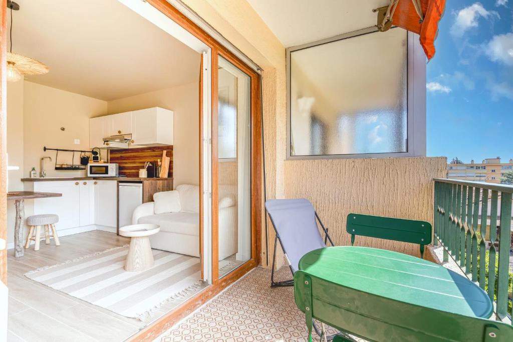 Studio refait à neuf dans résidence calme - 2