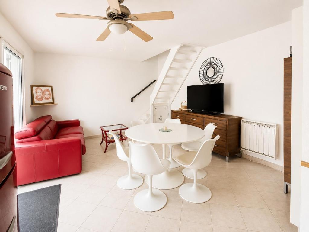 Air-conditioned villa with Swimming pool and terrace Porte du village naturiste - 5