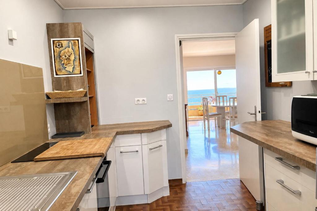 Apartment with Panoramic Sea View - 5