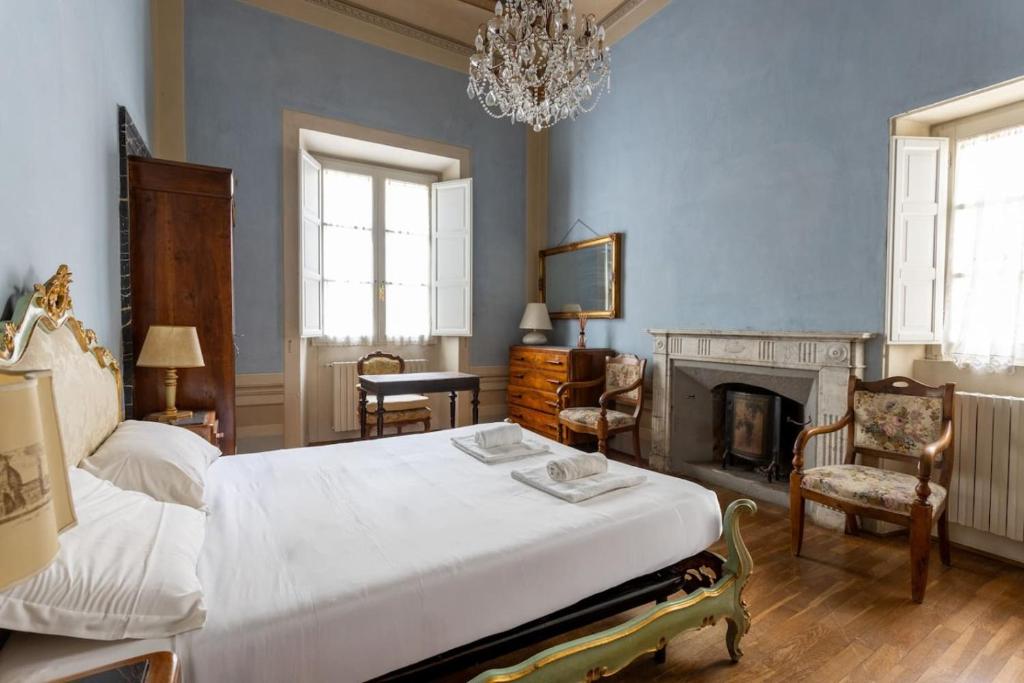 Renaissance Fresco Suite in Historic Palace - 2