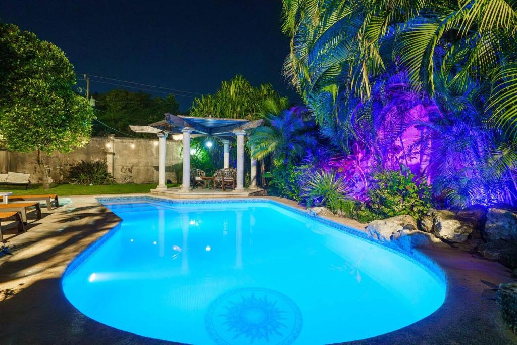 5 Bedrooms - Private Pool - 10,000sqft - 3