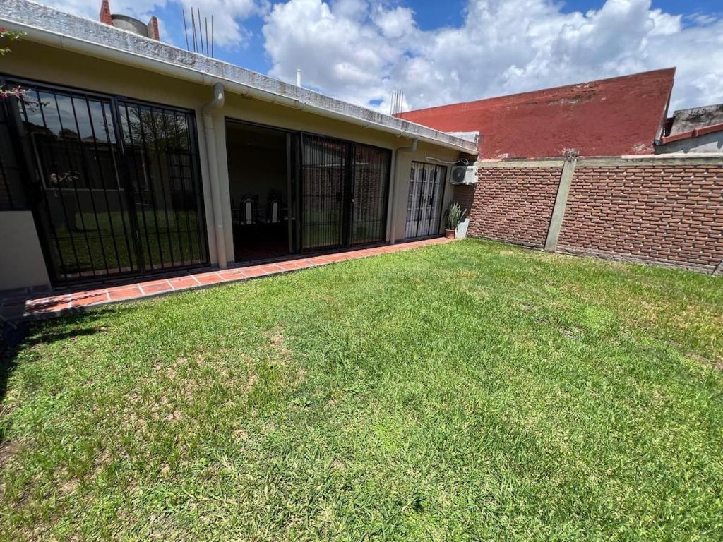 Casa Luminosa Con patio y garaje - 4
