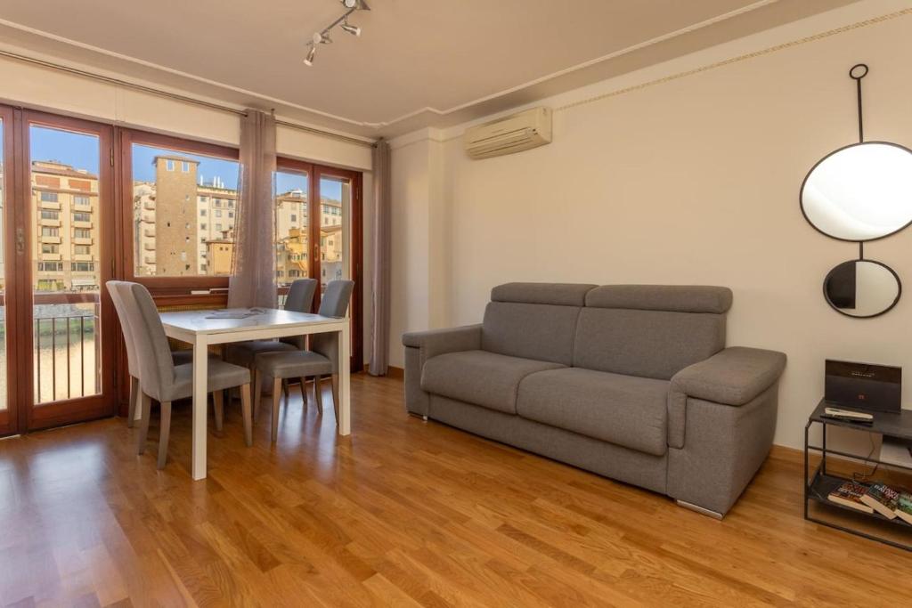 Stunning Apartment with View of Ponte Vecchio - 2