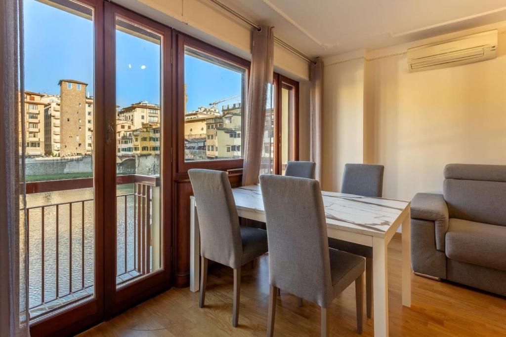 Stunning Apartment with View of Ponte Vecchio - 4