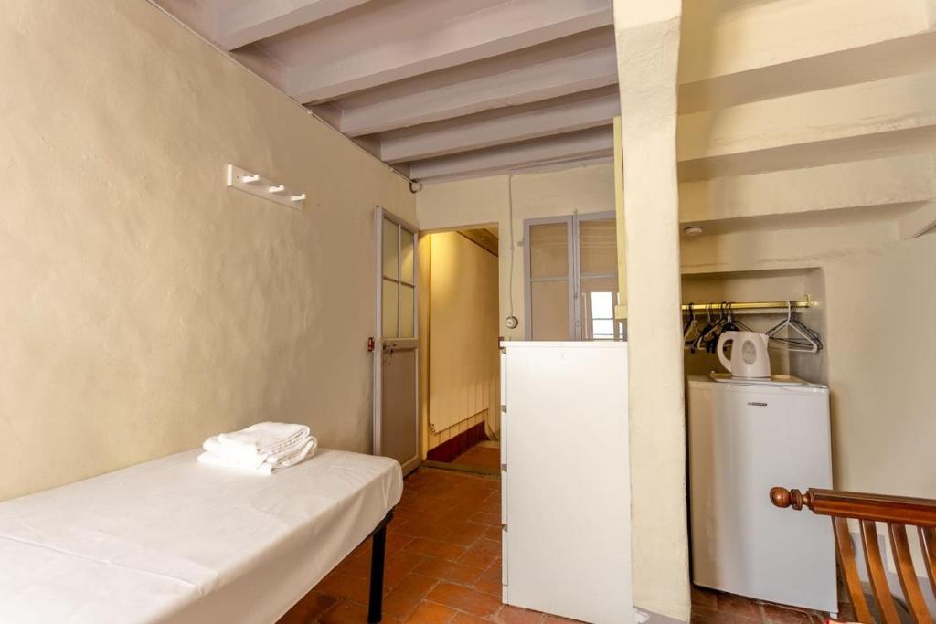 Single room in Ancient Building - 3