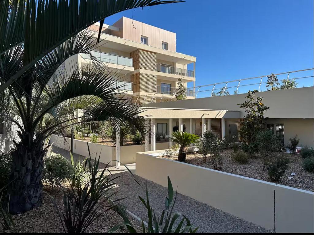 Apartment with sea view and pool - 4